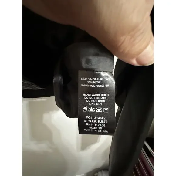 SKY Plus Women's Black Biker Jacket Faux Leather Silver Zip Cropped Plus Size 1X - Picture 7 of 7